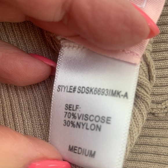 Louna O-Ring Sweater Top  Medium - Picture 10 of 10